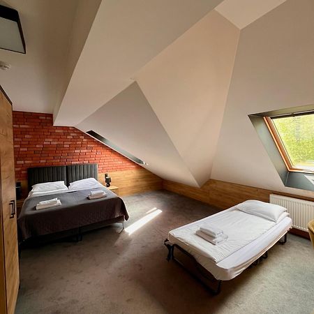 Brody  Ostoja Garden Bed & Breakfast エクステリア 写真